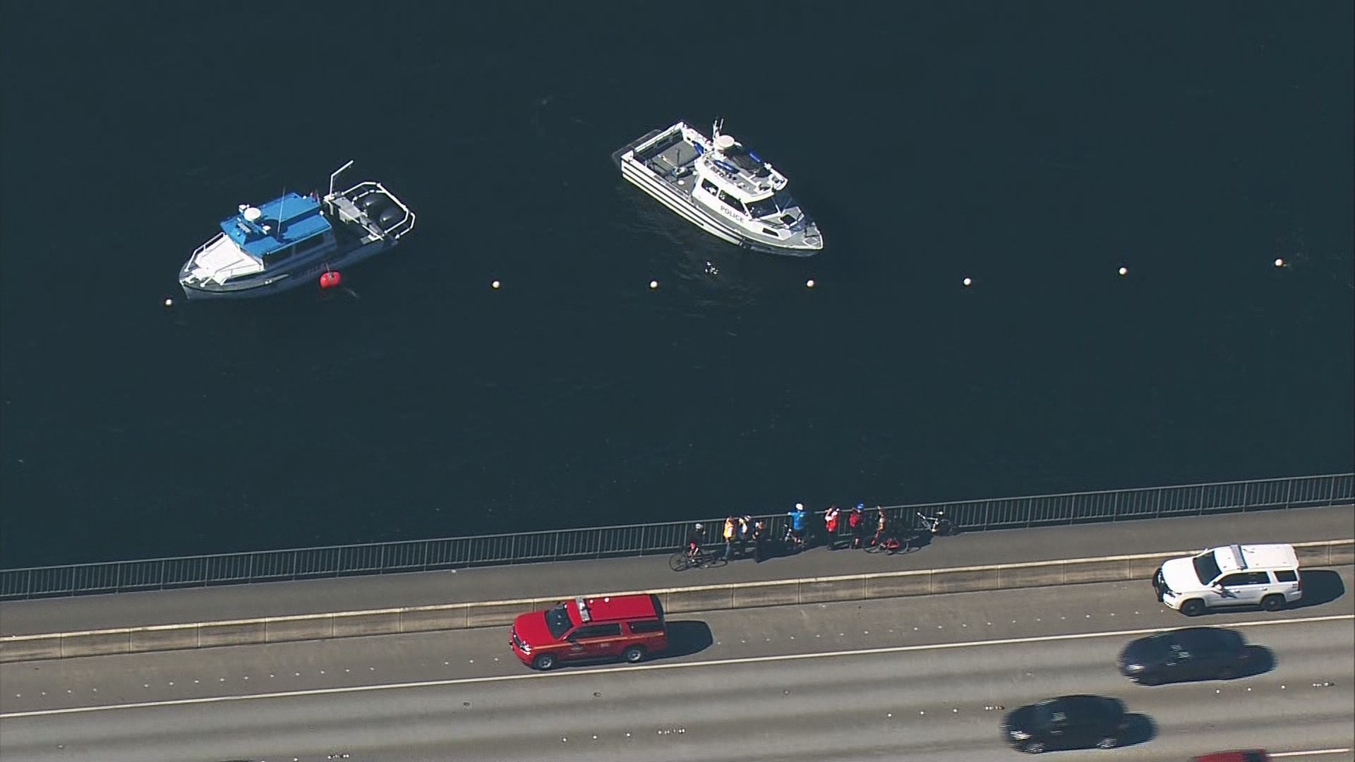 Crews recover body from Lake Washington